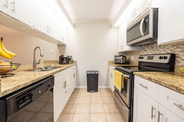 2604 26th Way, West Palm Beach, FL 33407