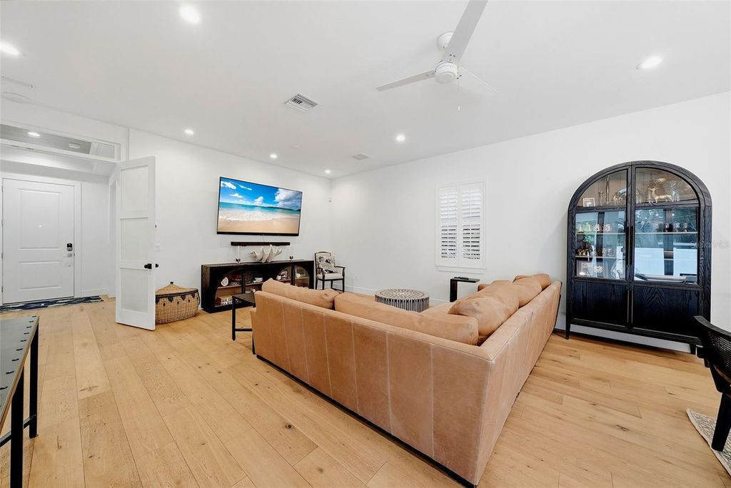 Image 15 of property listing at 3508 W EUCLID AVENUE, Tampa, FL 33629