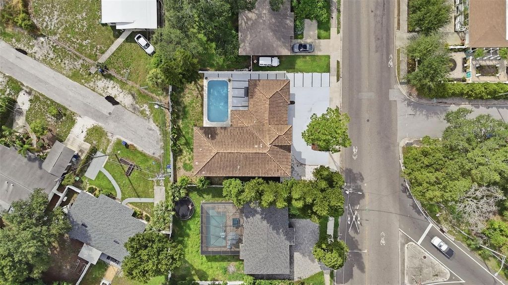 Image 50 of property listing at 3508 W EUCLID AVENUE, Tampa, FL 33629