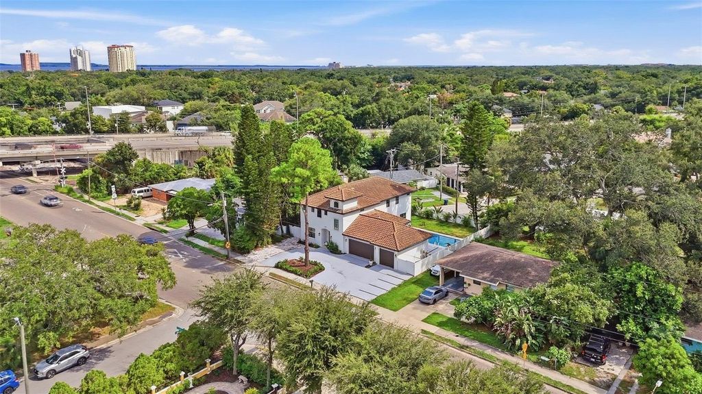 Image 51 of property listing at 3508 W EUCLID AVENUE, Tampa, FL 33629