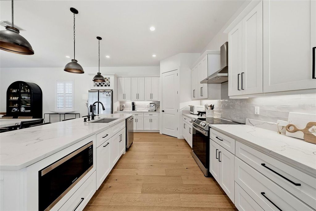 Image 8 of property listing at 3508 W EUCLID AVENUE, Tampa, FL 33629