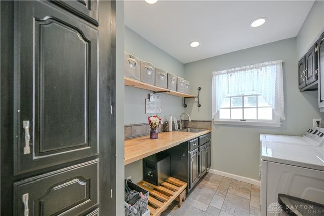 224 Roscommon Drive, Springfield, OH 45503