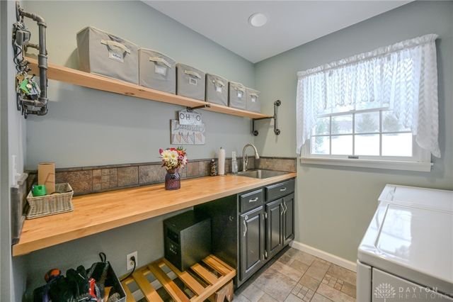 224 Roscommon Drive, Springfield, OH 45503