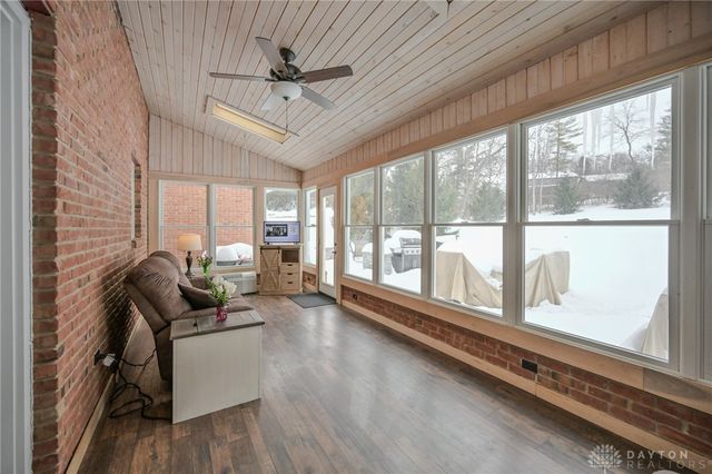 224 Roscommon Drive, Springfield, OH 45503