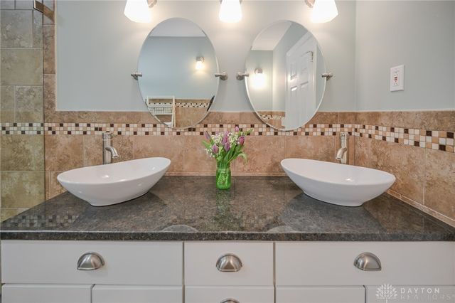 224 Roscommon Drive, Springfield, OH 45503