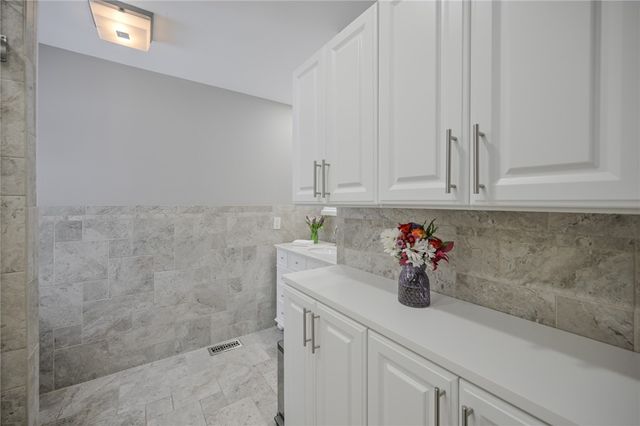 224 Roscommon Drive, Springfield, OH 45503