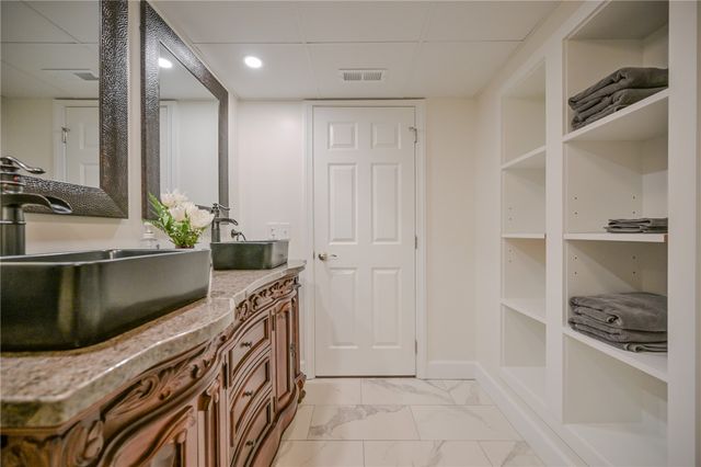 224 Roscommon Drive, Springfield, OH 45503