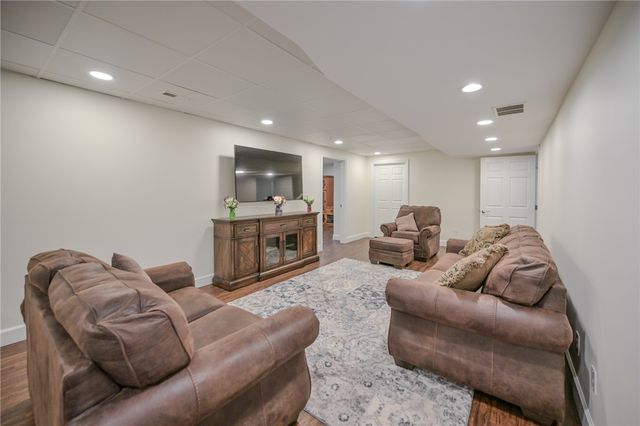 224 Roscommon Drive, Springfield, OH 45503