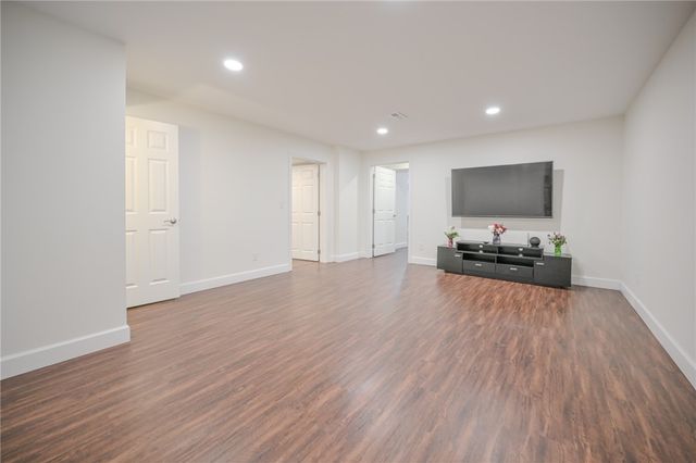 224 Roscommon Drive, Springfield, OH 45503