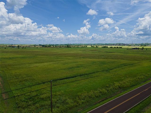 W Rock Creek Road, Norman, OK 73072