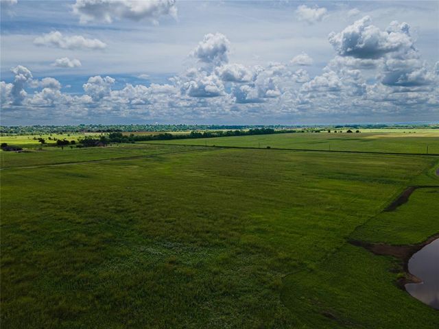 W Rock Creek Road, Norman, OK 73072