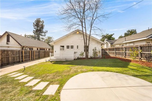 1166 North El Molino Avenue, Pasadena, CA 91104