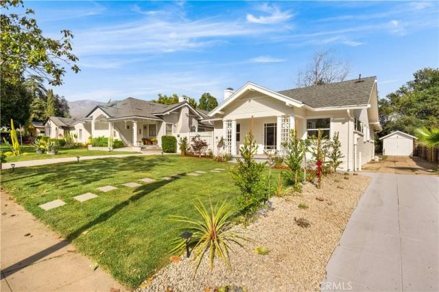 1166 North El Molino Avenue, Pasadena, CA 91104