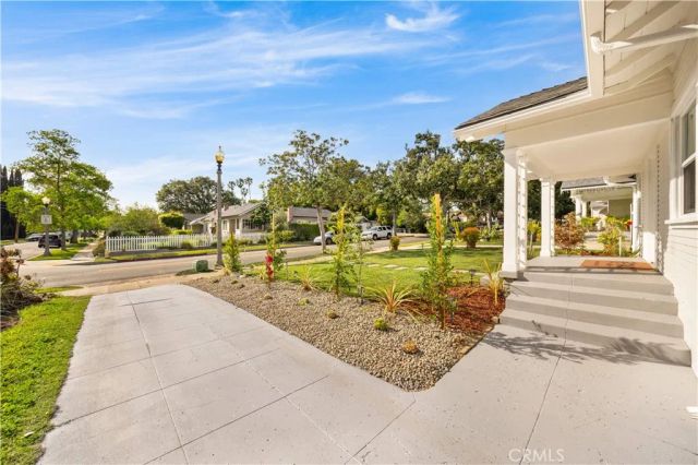 1166 North El Molino Avenue, Pasadena, CA 91104