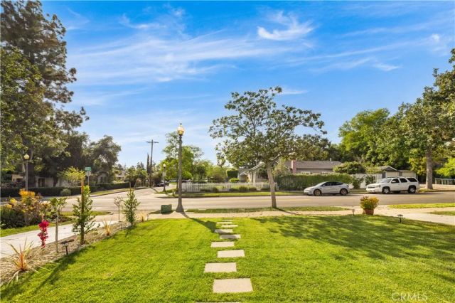 1166 North El Molino Avenue, Pasadena, CA 91104