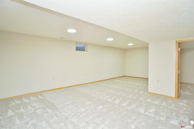 2420 Dodge Street, Lincoln, NE 68521