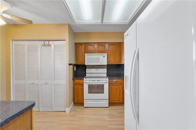 7210 Lake Circle Drive 306, Margate, FL 33063