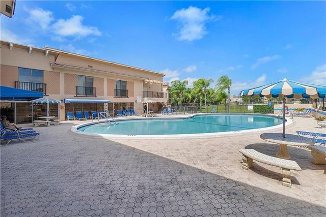 7210 Lake Circle Drive 306, Margate, FL 33063