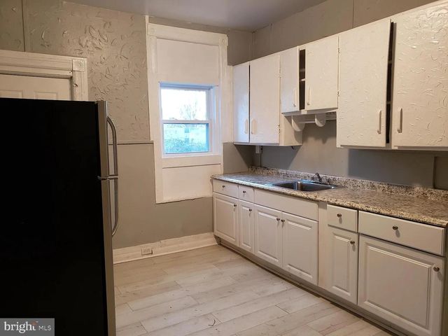 872 E STATE ST, Trenton, NJ 08609