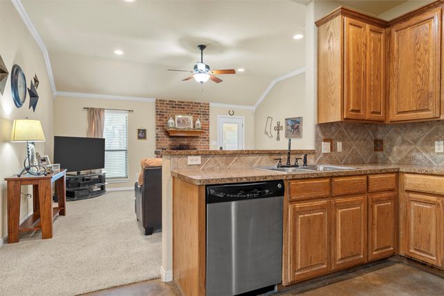 900 W Elizabeth Drive, Robinson, TX 76706