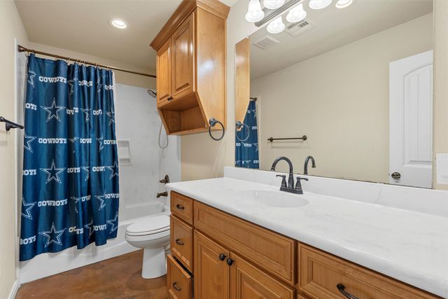 900 W Elizabeth Drive, Robinson, TX 76706