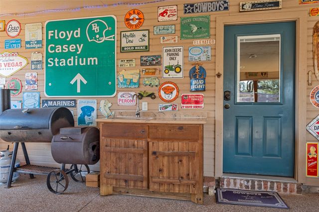 900 W Elizabeth Drive, Robinson, TX 76706