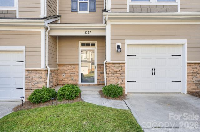 8727 Harris Lake Lane, Charlotte, NC 28269