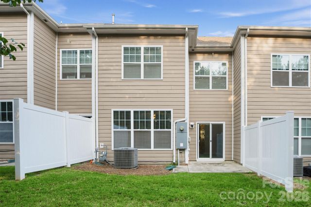 8727 Harris Lake Lane, Charlotte, NC 28269