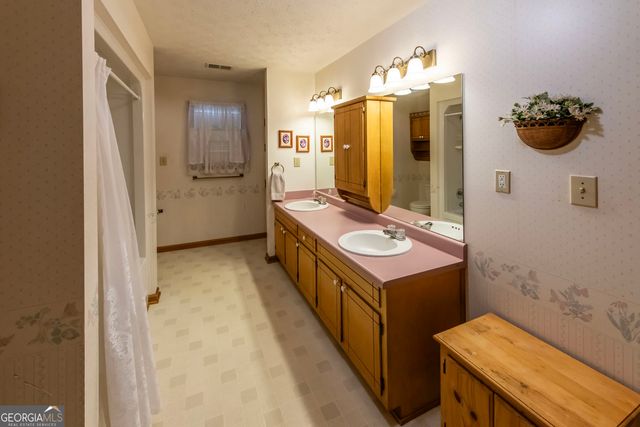 2011 Gleaton Road, Conyers, GA 30013