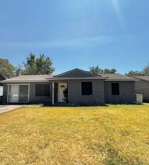 2628 Driftwood Drive, Mesquite, TX 75150