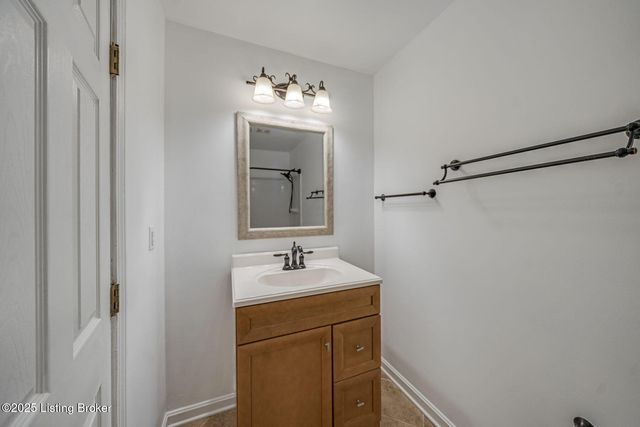 3701 Wiano Dr, Crestwood, KY 40014