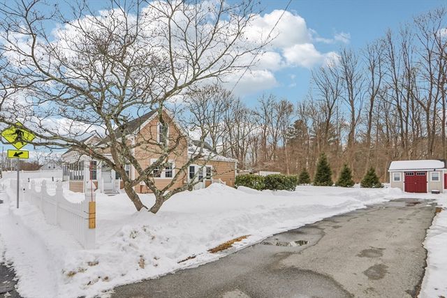 9 Old Market St, Rockland, MA 02370