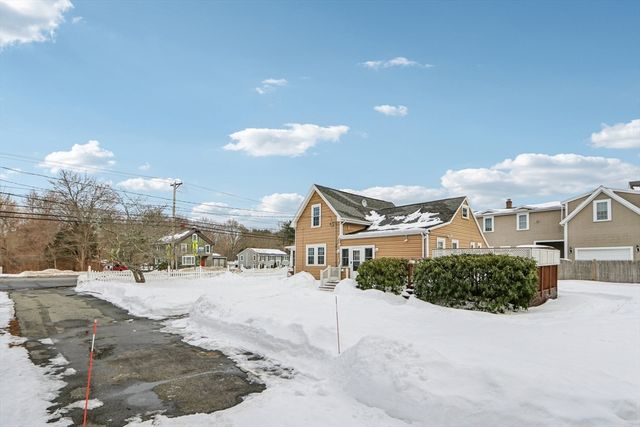 9 Old Market St, Rockland, MA 02370