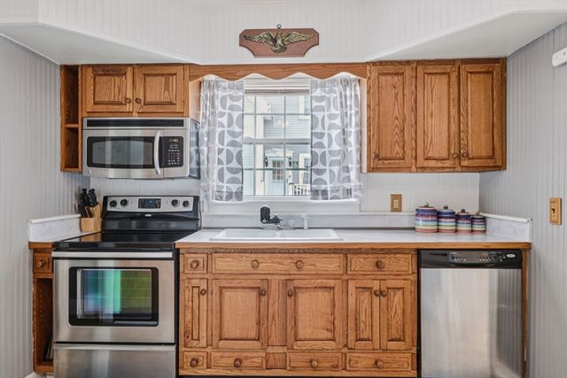 9 Old Market St, Rockland, MA 02370