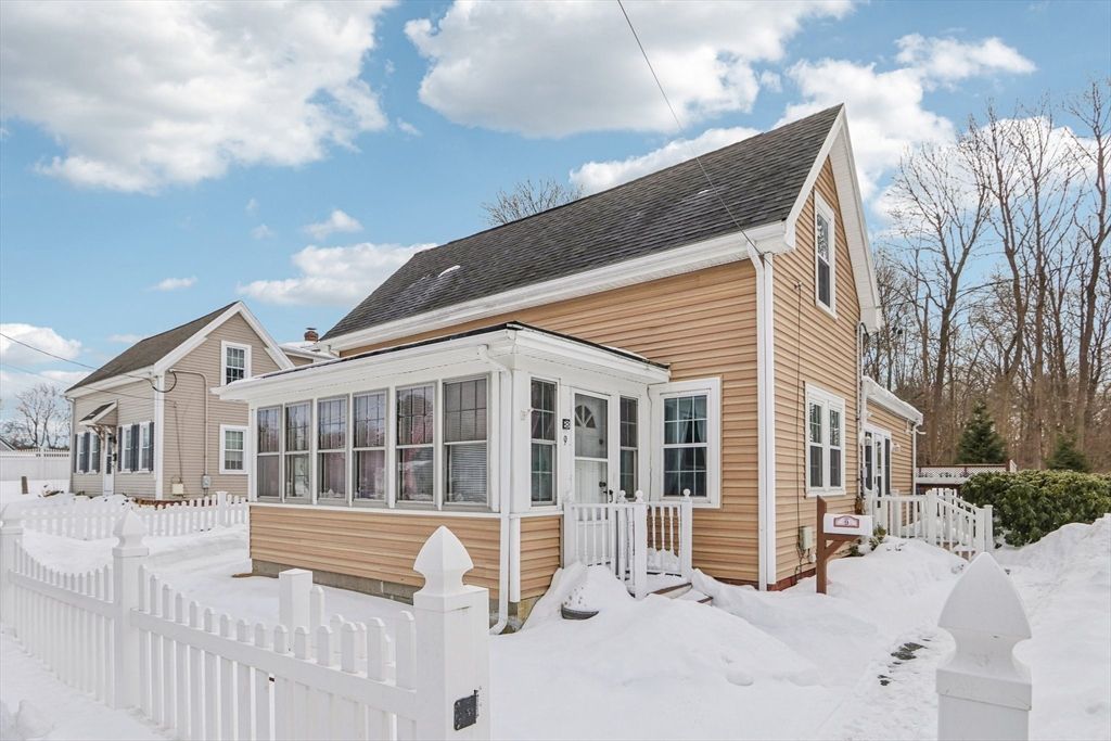 9 Old Market St, Rockland, MA 02370