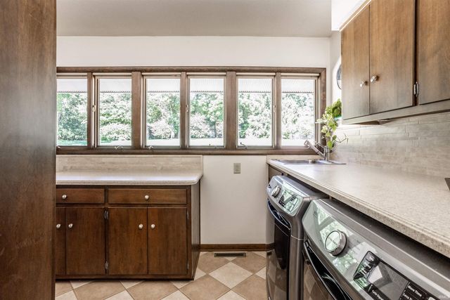 3731 Capilano Dr, West Lafayette, IN 47906