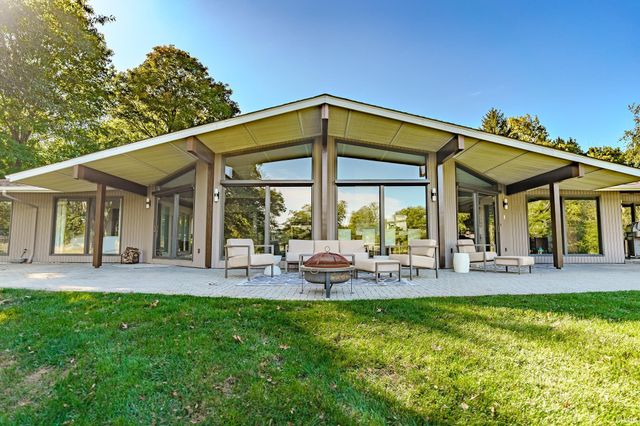 3731 Capilano Dr, West Lafayette, IN 47906