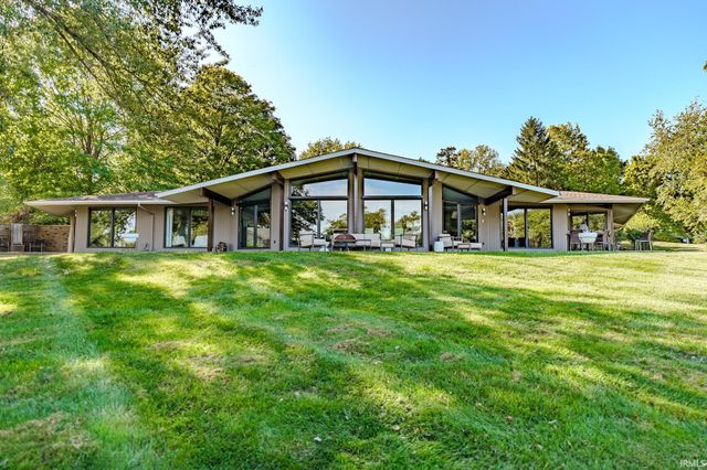 3731 Capilano Dr, West Lafayette, IN 47906