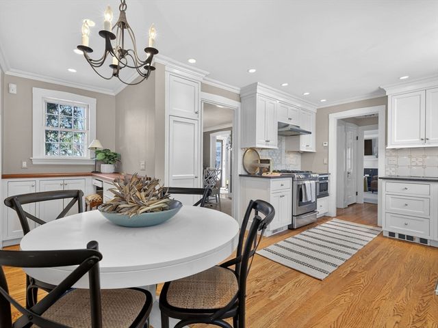 5 Tennyson Rd, Wellesley, MA 02481