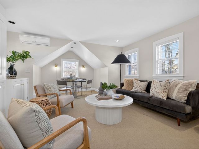 5 Tennyson Rd, Wellesley, MA 02481