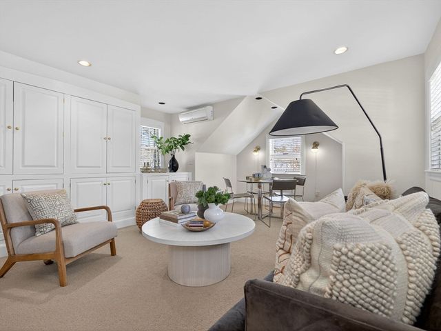 5 Tennyson Rd, Wellesley, MA 02481