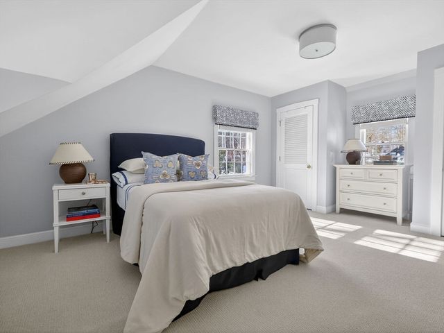 5 Tennyson Rd, Wellesley, MA 02481