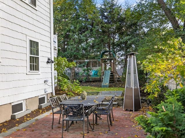 5 Tennyson Rd, Wellesley, MA 02481
