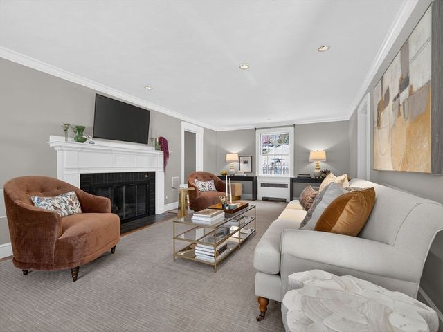 5 Tennyson Rd, Wellesley, MA 02481