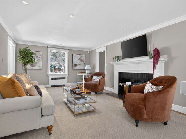 5 Tennyson Rd, Wellesley, MA 02481