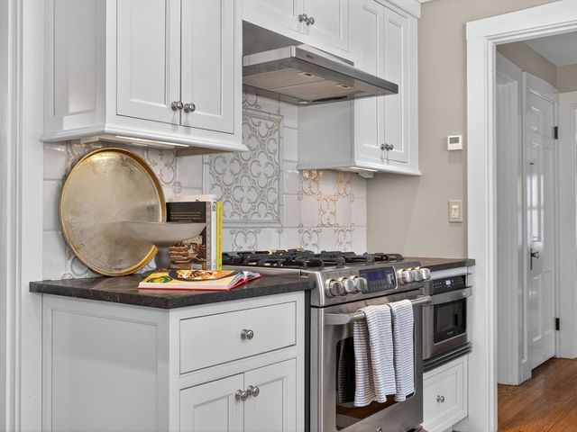 5 Tennyson Rd, Wellesley, MA 02481