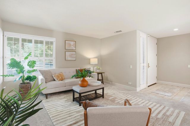 11598 Sutters Mill Cir, Gold River, CA 95670