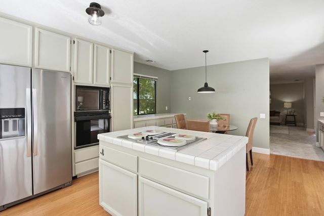 11598 Sutters Mill Cir, Gold River, CA 95670