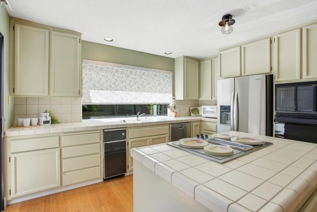 11598 Sutters Mill Cir, Gold River, CA 95670