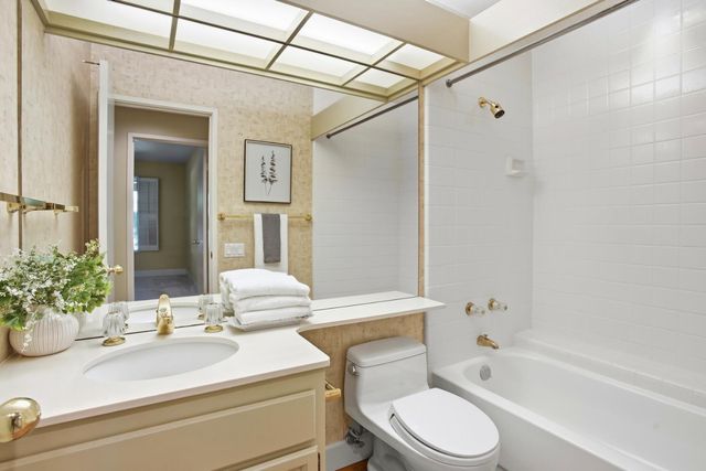 11598 Sutters Mill Cir, Gold River, CA 95670